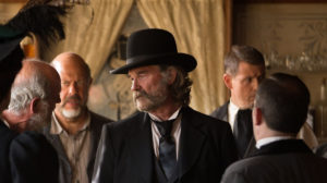 6. Rastro de Maldade (Bone Tomahawk, 2015) Quatro homens partem em uma viagem de vários dias para resgatar duas pessoas sequestradas por uma tribo indígena desconhecida.