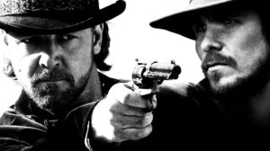 10. Os Indomáveis (3:10 to Yuma, 2007) Um pequeno rancheiro (Christian Bale) se voluntaria para participar da comitiva que levará um conhecido criminoso (Russel Crowe) para pegar o trem das 3:10 para Yuma, cidade onde ele será julgado e, provavelmente, enforcado.